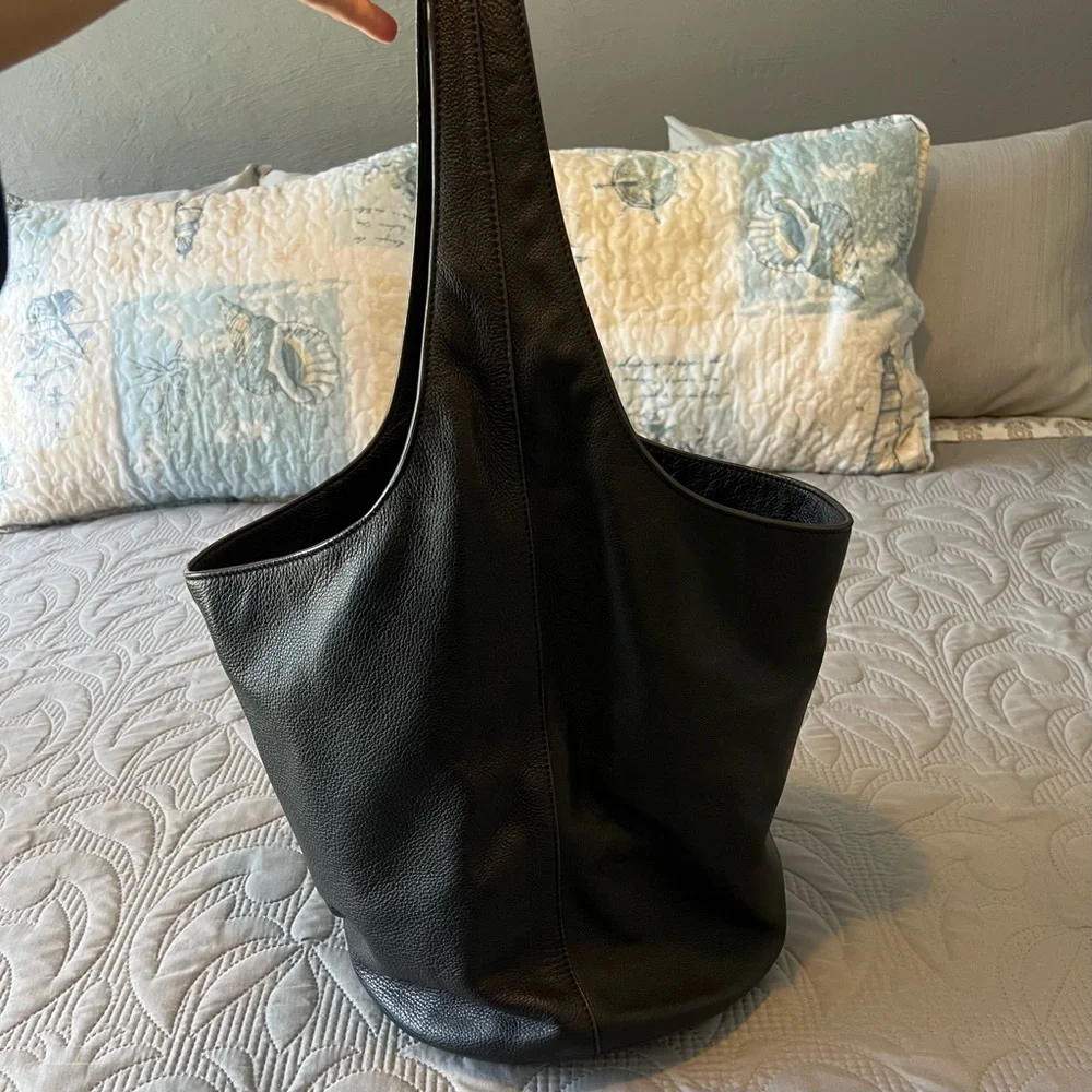 Tory Burch All T Pebble Leather Bag - Picture 3 of 9